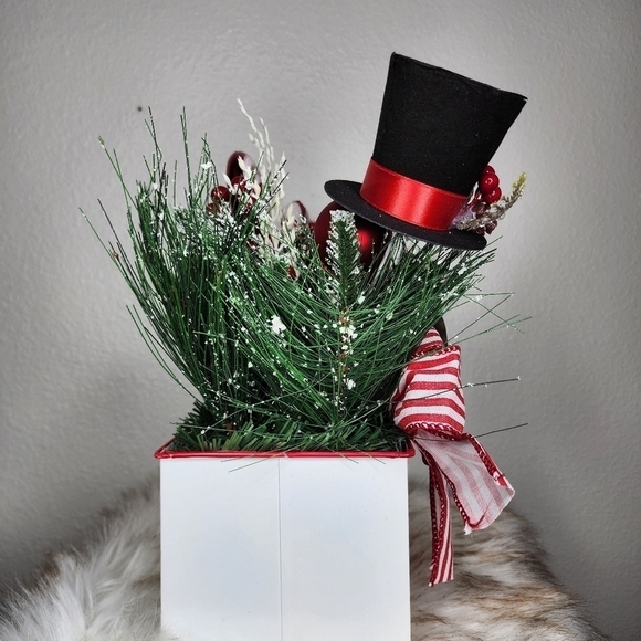 Ashland "Have yourself a merry little Christmas" table top decor. - Picture 3 of 5